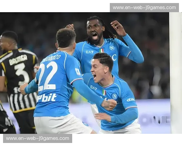 蔚蓝色的狂想曲：为什么“那不勒斯vs”是足球世界最极致的宿命感？